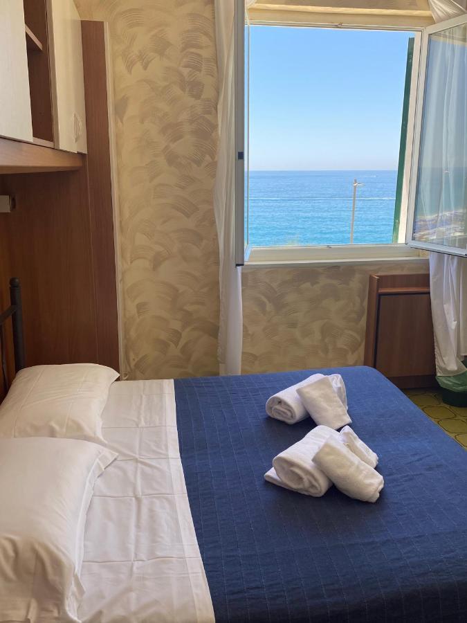 Caravella Hotel Дейва Марина Екстериор снимка
